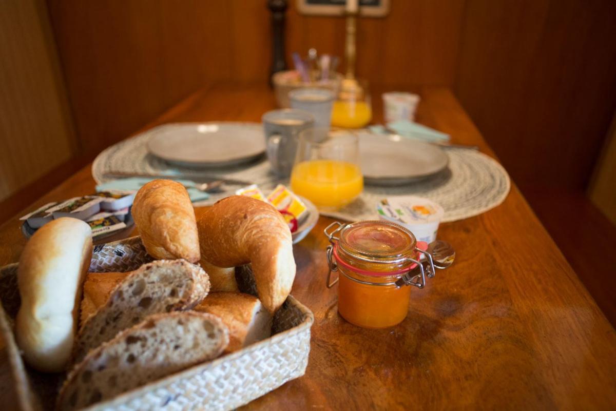 Hotel De La Beroche Saint-Aubin-Sauges Екстериор снимка