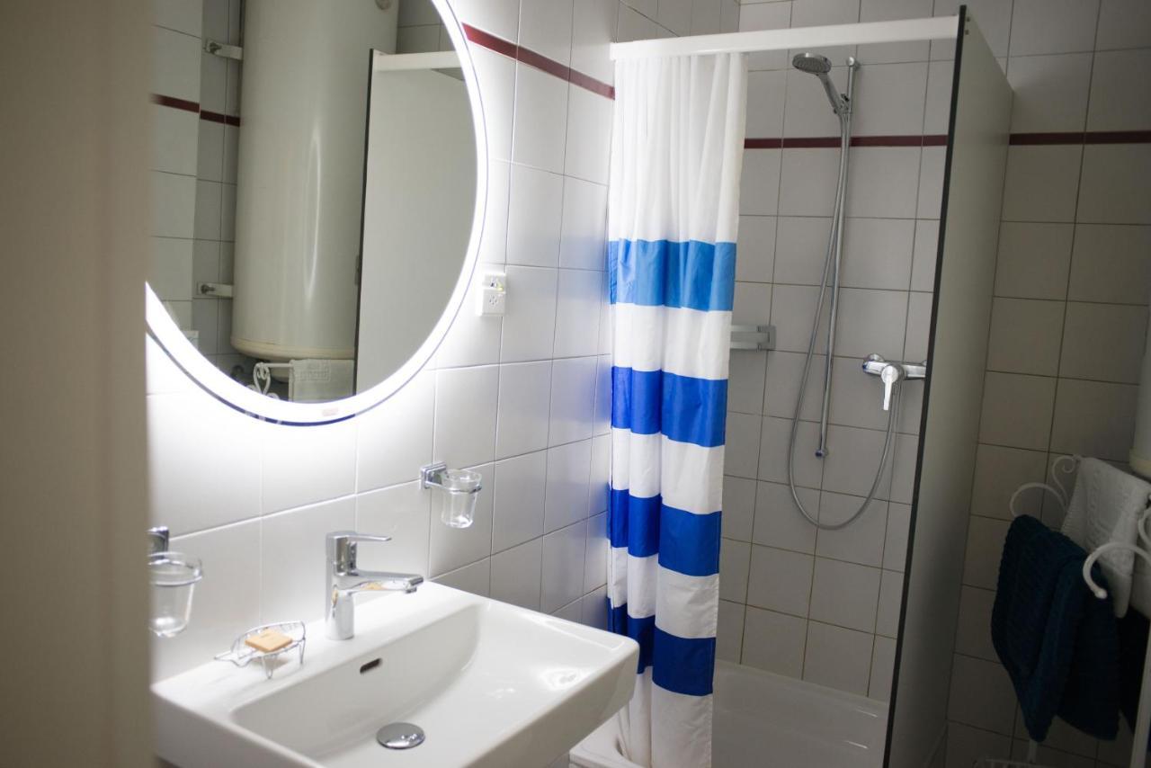 Hotel De La Beroche Saint-Aubin-Sauges Екстериор снимка